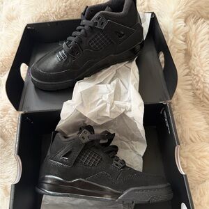 BLACK CATS JORDAN 4 RETRO OG 2025 - NEVER WORN